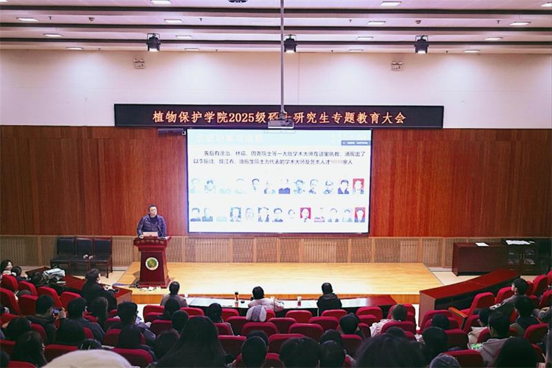 800马院长介绍学院情况.jpg